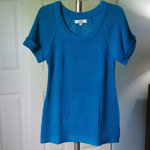 Women's Lei Scoop Neck Short Sleeve Sweater & Scarf - Picture 2 of 4